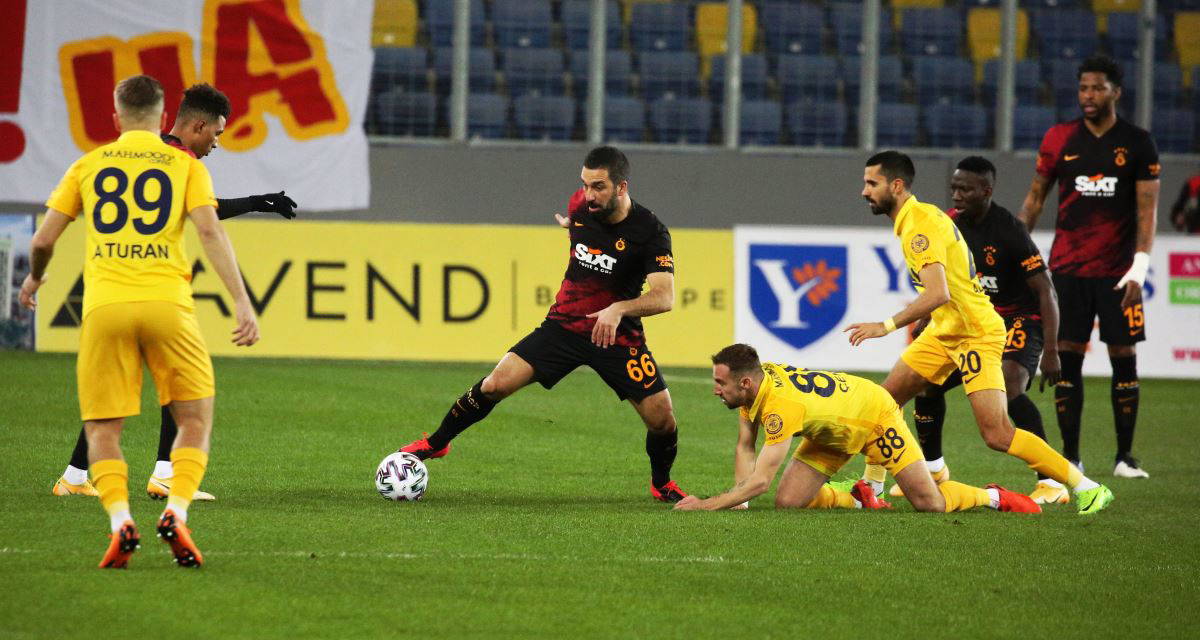 Penaltı ve kırmızı kart doğru mu, spor yazarları ne dedi?