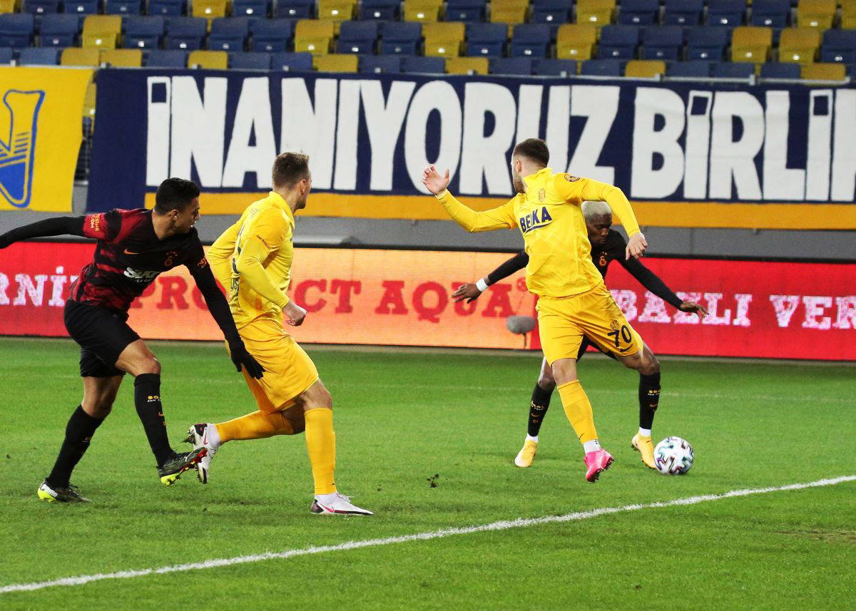 Penaltı ve kırmızı kart doğru mu, spor yazarları ne dedi?