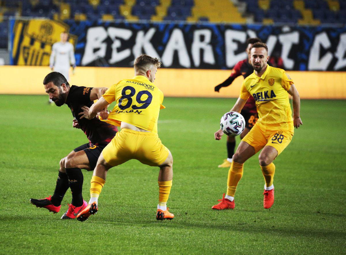 Penaltı ve kırmızı kart doğru mu, spor yazarları ne dedi?