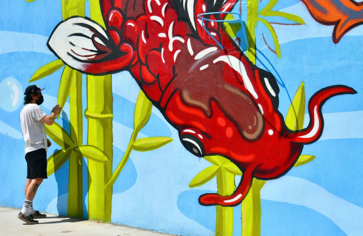 Okul duvarlarında 23 Nisan sürprizi