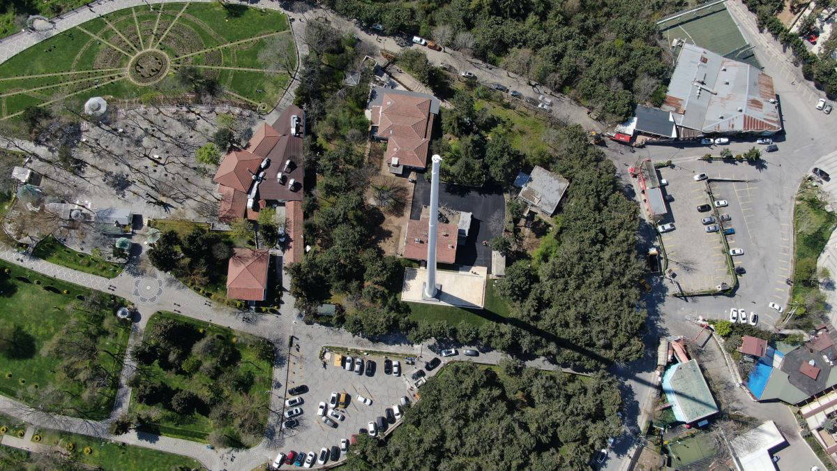 Türkiye'nin en uzun bayrak direği Çamlıca Tepesi'nde