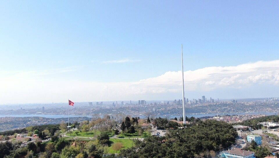 Türkiye'nin en uzun bayrak direği Çamlıca Tepesi'nde