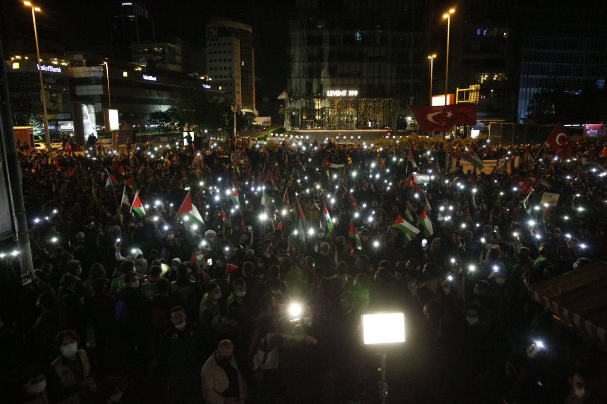 İstanbul'da gece yarısı büyük protesto