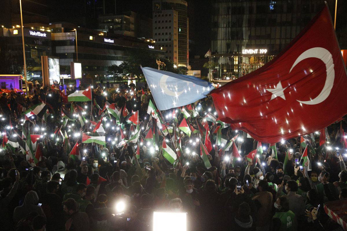 İstanbul'da gece yarısı büyük protesto