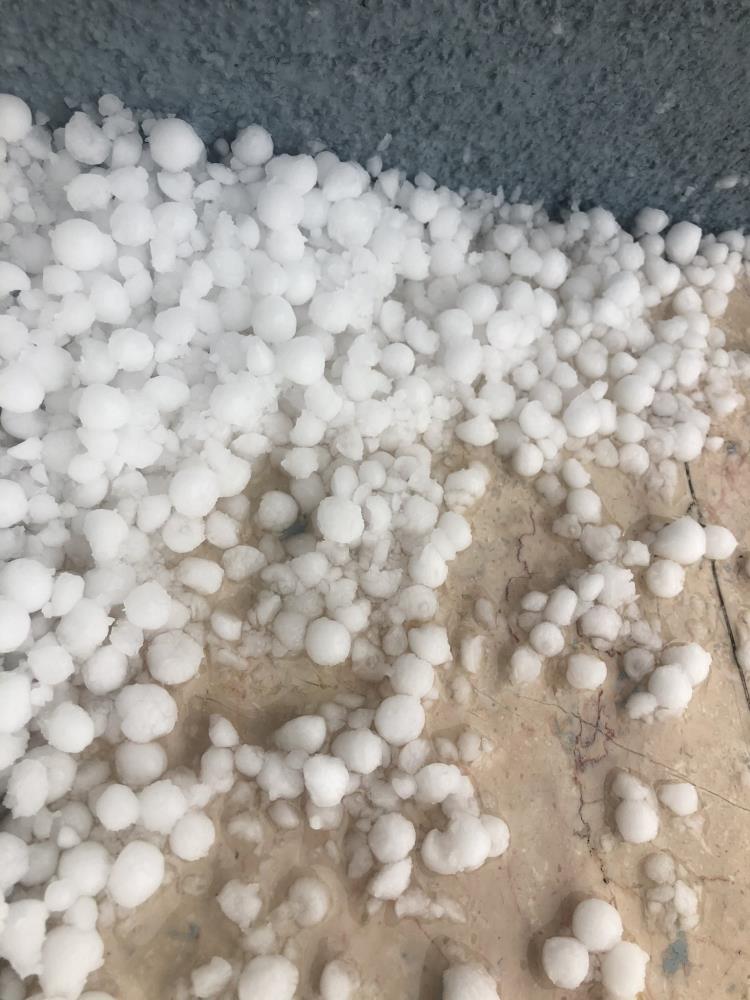 İstanbul Çekmeköy’de dolu yağışı etkili oldu