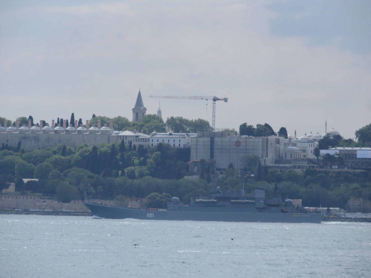 Rus savaş gemisi İstanbul Boğazı'ndan geçti (18.05.2021)