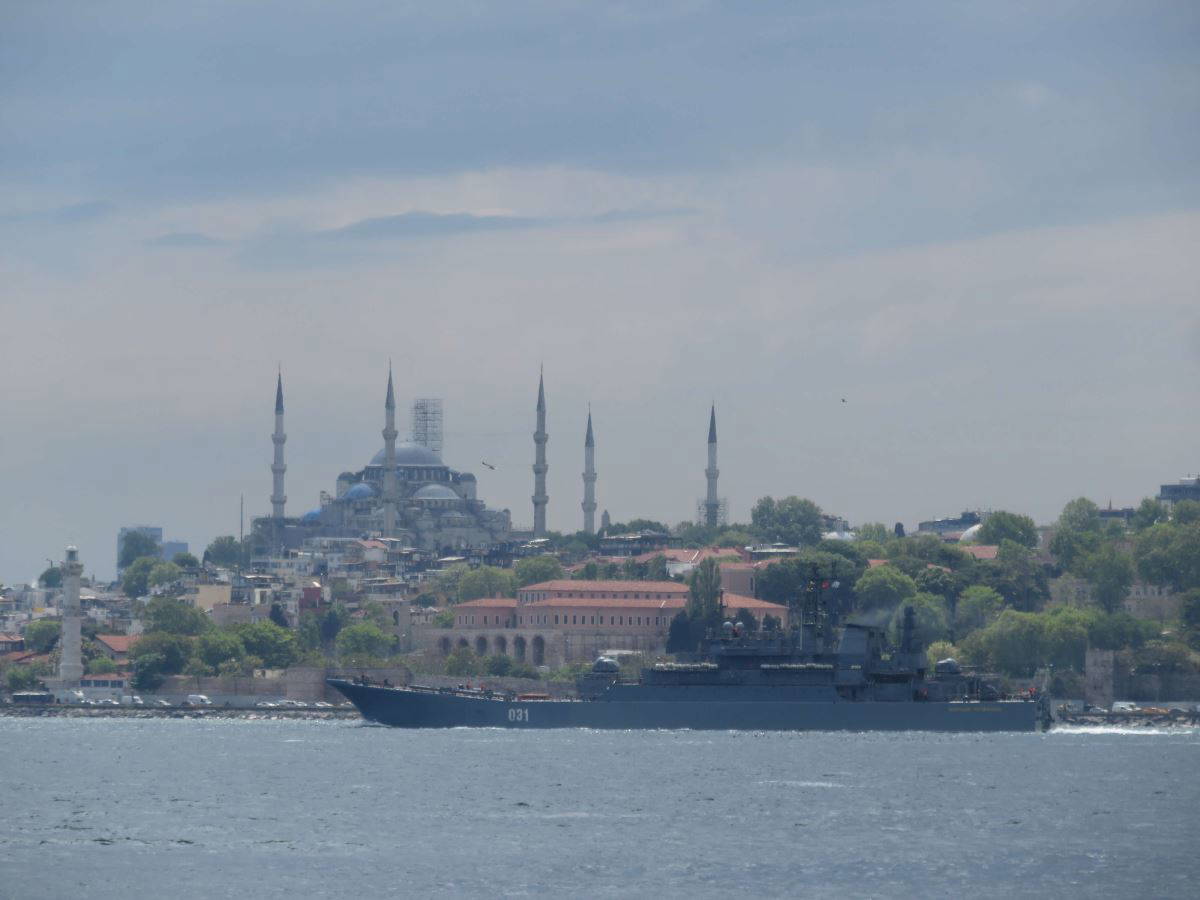 Rus savaş gemisi İstanbul Boğazı'ndan geçti (18.05.2021)