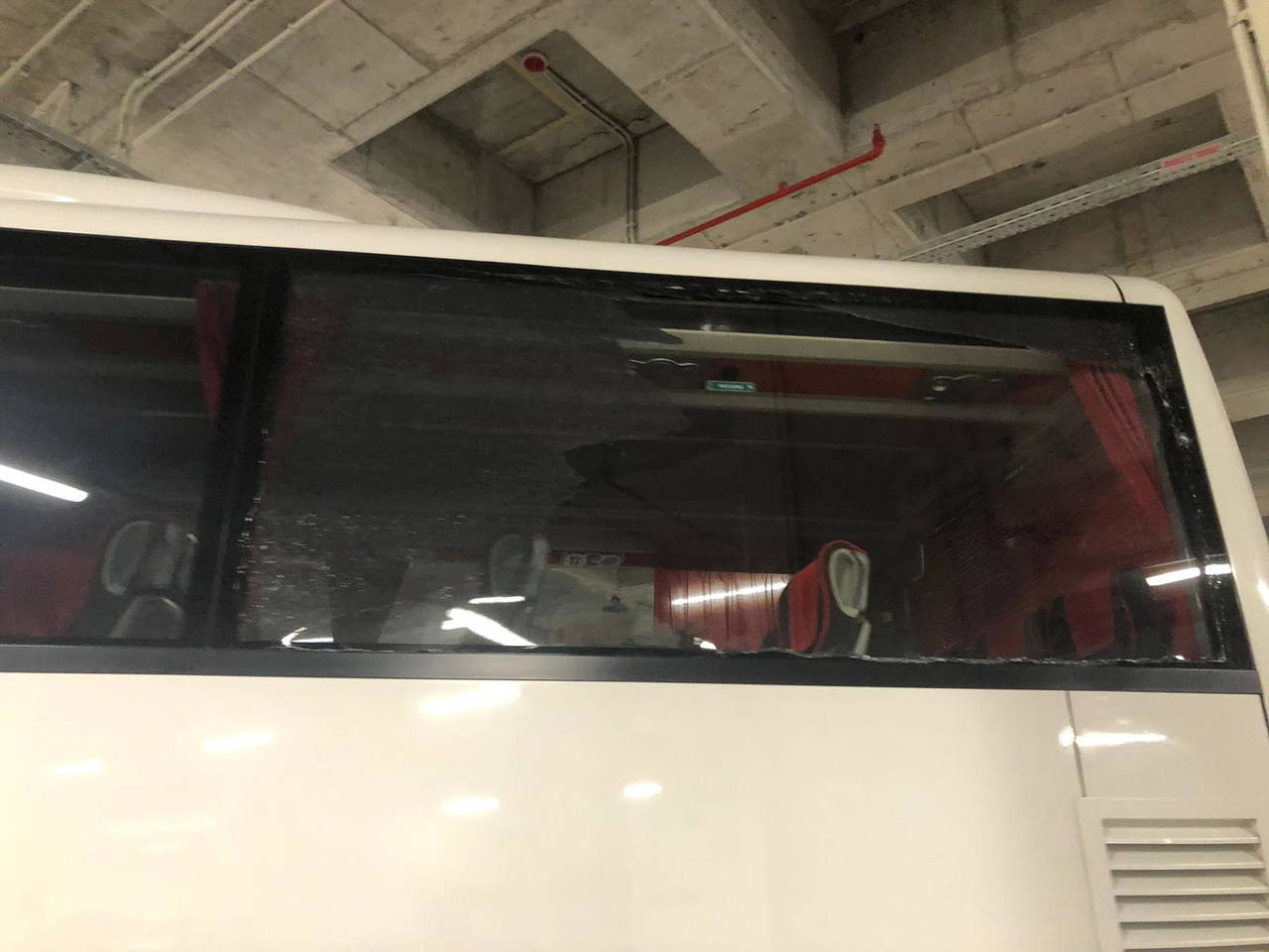 Beşiktaş kafilesine taşlı saldırı