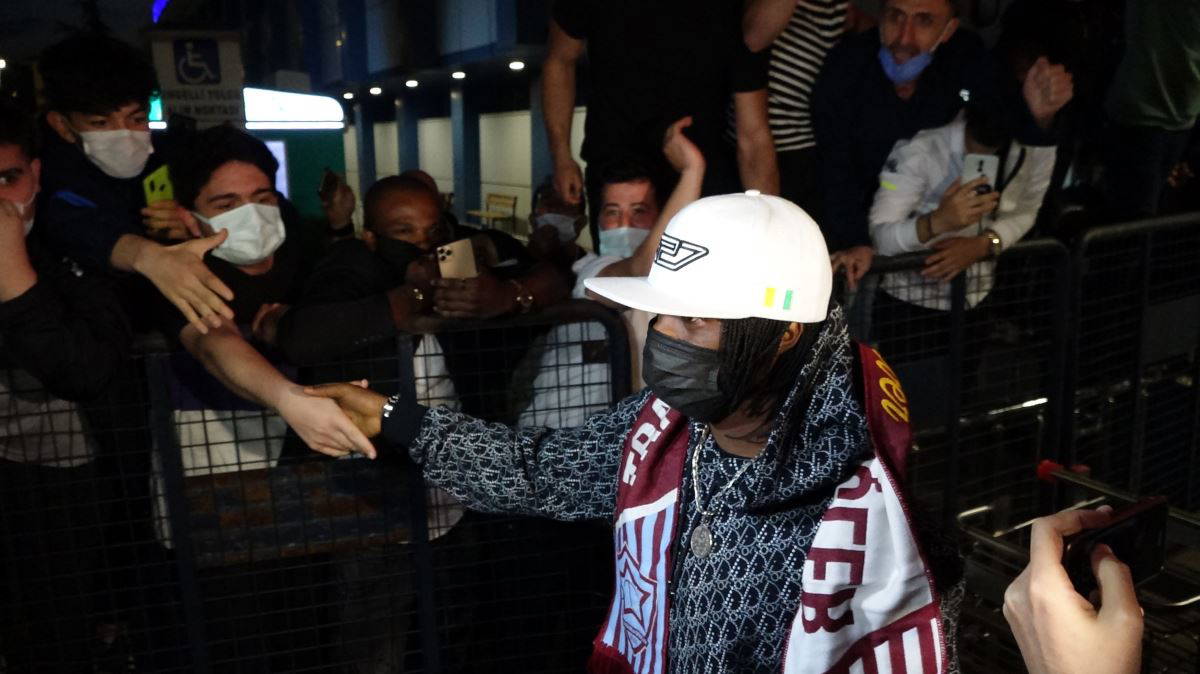 Trabzonspor'un anlaştığı Gervinho ve Peres, Trabzon’a geldi