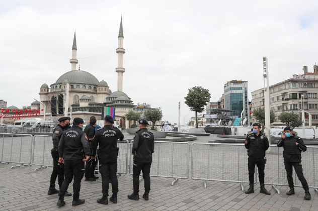 Taksim Camii açılışı! Koronavirüs unutuldu, yine bildik görüntüler