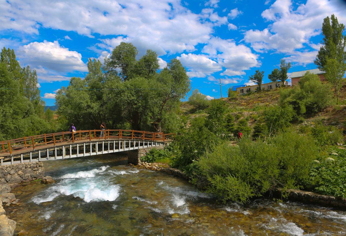 Munzur Gözeleri, güzelliğiyle turistlerin ilgi odağı