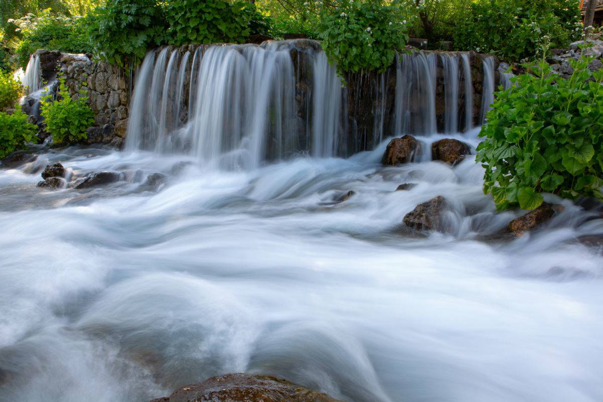 Munzur Gözeleri, güzelliğiyle turistlerin ilgi odağı