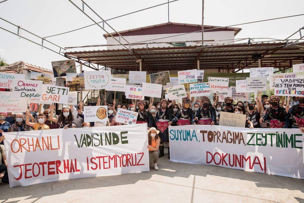 Köylüler davullu zurnalı eylemle  'JES' toplantısını durdurdu