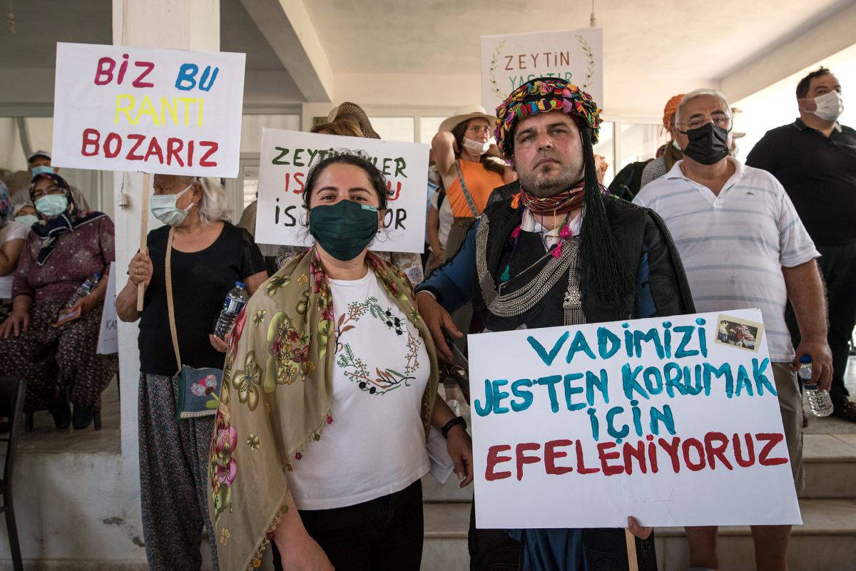 Köylüler davullu zurnalı eylemle  'JES' toplantısını durdurdu