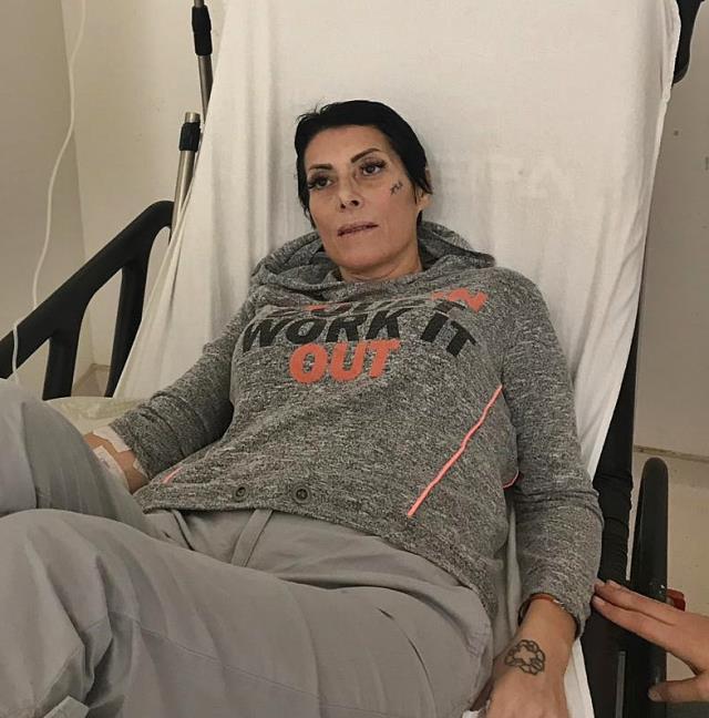 3. kez kansere yakalanan şarkıcı Gülay, ameliyata girmeden önce vasiyetini hazırlattı