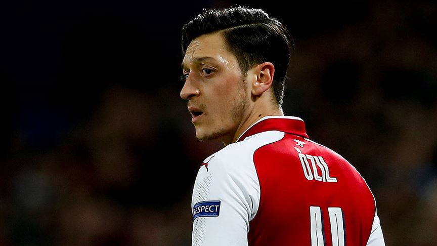 Mesut Özil Arsenal'den Kolasinac'ı getiriyor