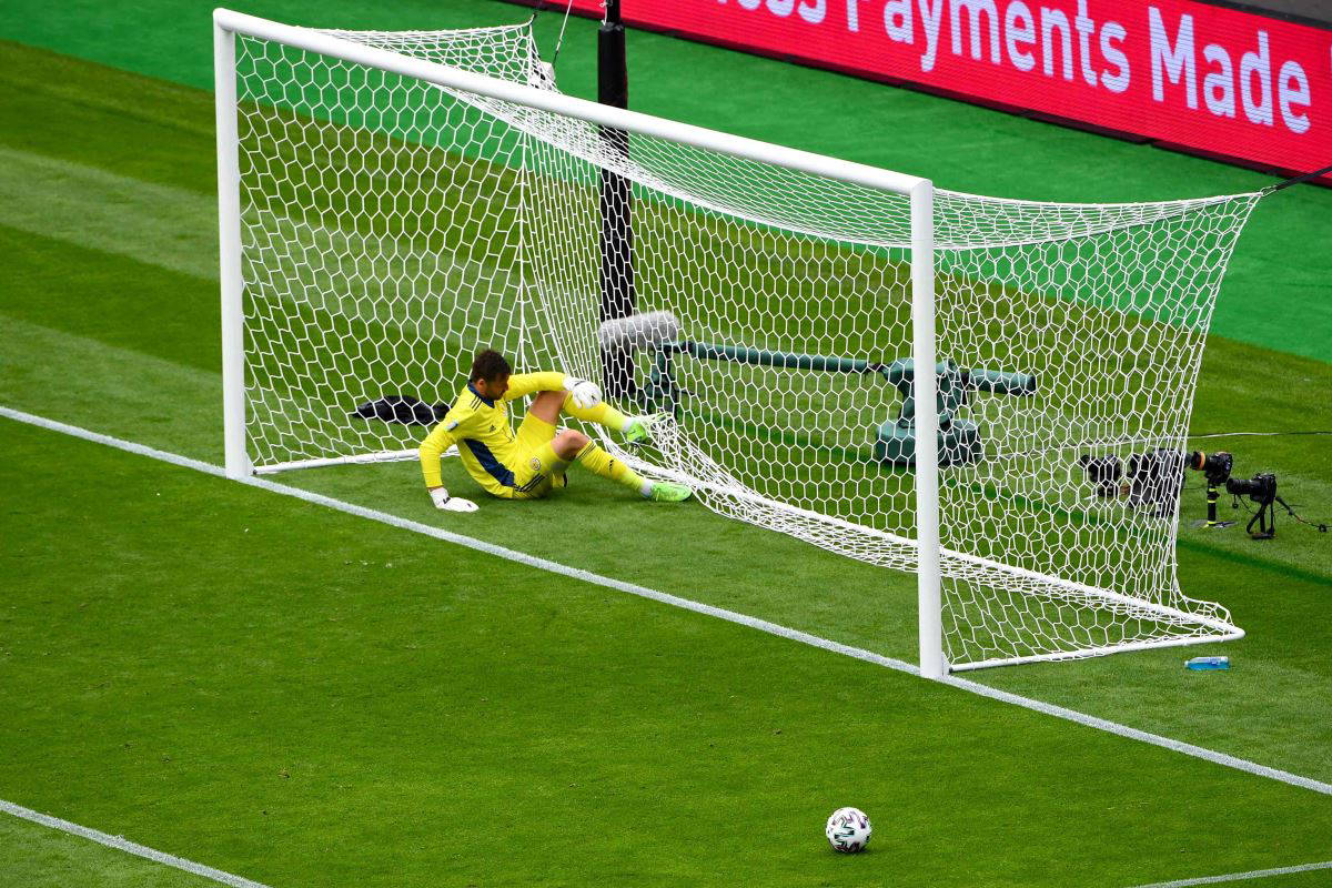 EURO 2020'de Patrik Schick, İskoç kaleciyi çaresiz bıraktı