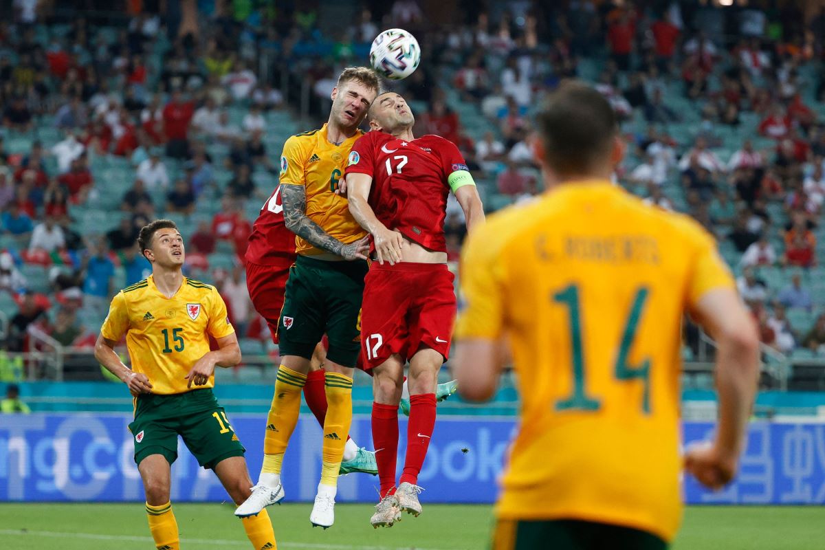 EURO 2020'deki Türkiye - Galler maçında kavga çıktı