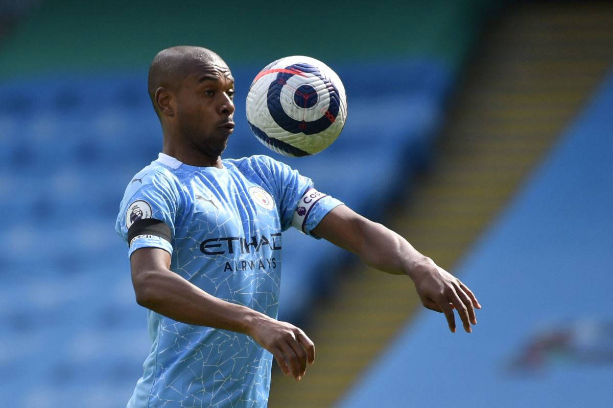 Galatasaray ile ismi geçen Fernandinho, Manchester City ile yeni sözleşme imzaladı