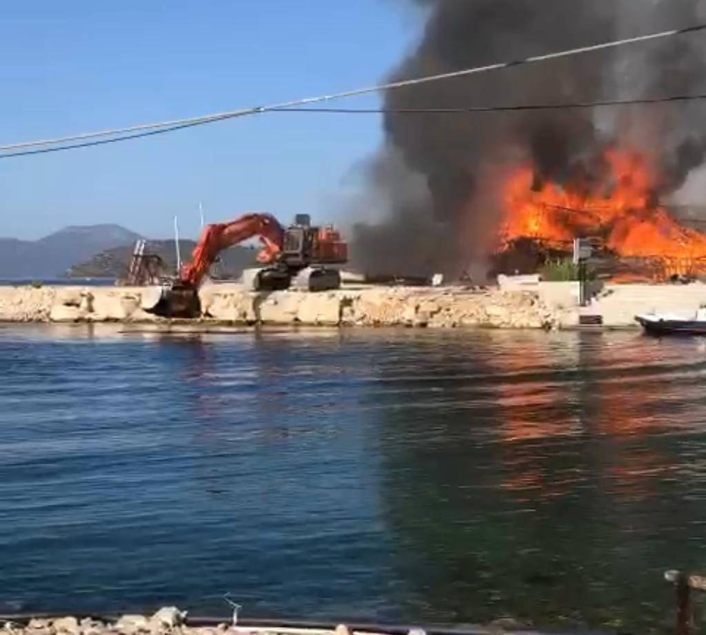 Marmaris'te milyonluk tekne küle döndü