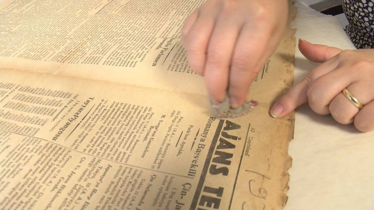 Atatürk Kitaplığı'ndaki tarihi gazete nüshalarını jiletle kesmişler