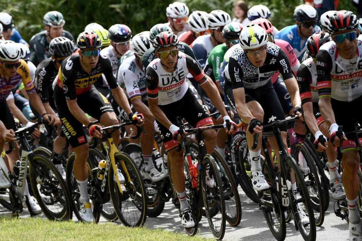 Tour de France’de seyircinin açtığı pankart kazaya sebep oldu