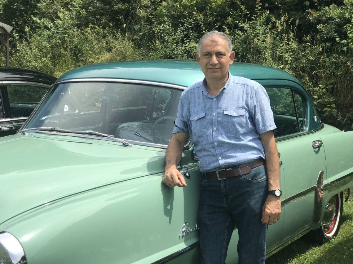 Usta oyuncu Rasim Öztekin’in binmeye doyamadığı klasik otomobili