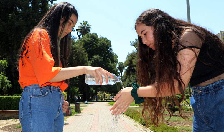 Adana’da ilginç serinleme yöntemleri başladı
