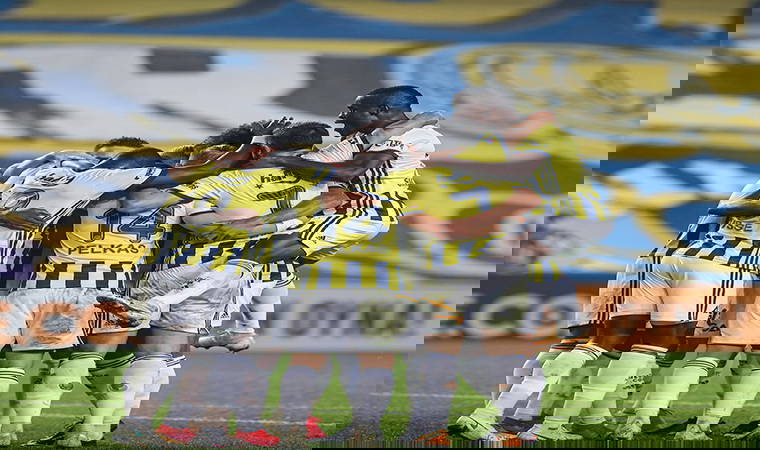 Adı Fenerbahçe ile anılan Oussama Tannane, İstanbul'a geliyor