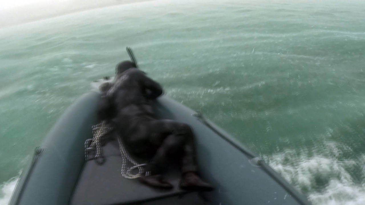 Youtube kanalı için video çekerken denizin ortasında fırtınaya yakalandı