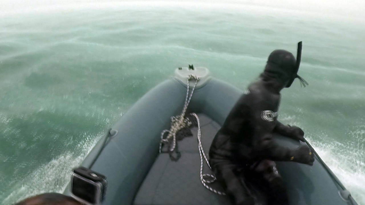 Youtube kanalı için video çekerken denizin ortasında fırtınaya yakalandı