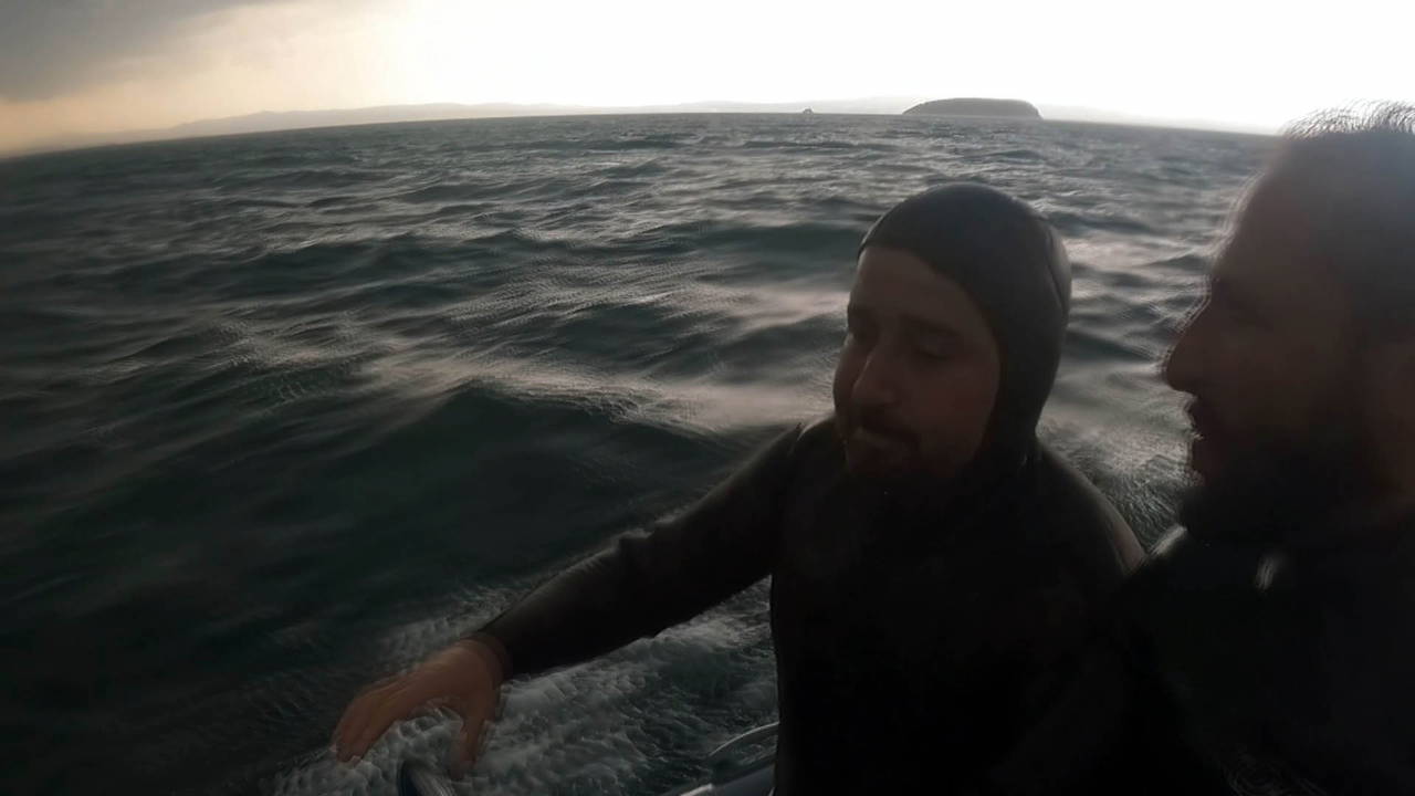 Youtube kanalı için video çekerken denizin ortasında fırtınaya yakalandı