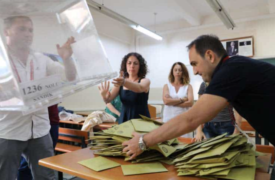 Metropoll Araştırma: Yüzde 27.7 ile seçmenin 'Asla oy vermem' dediği ilk parti AKP