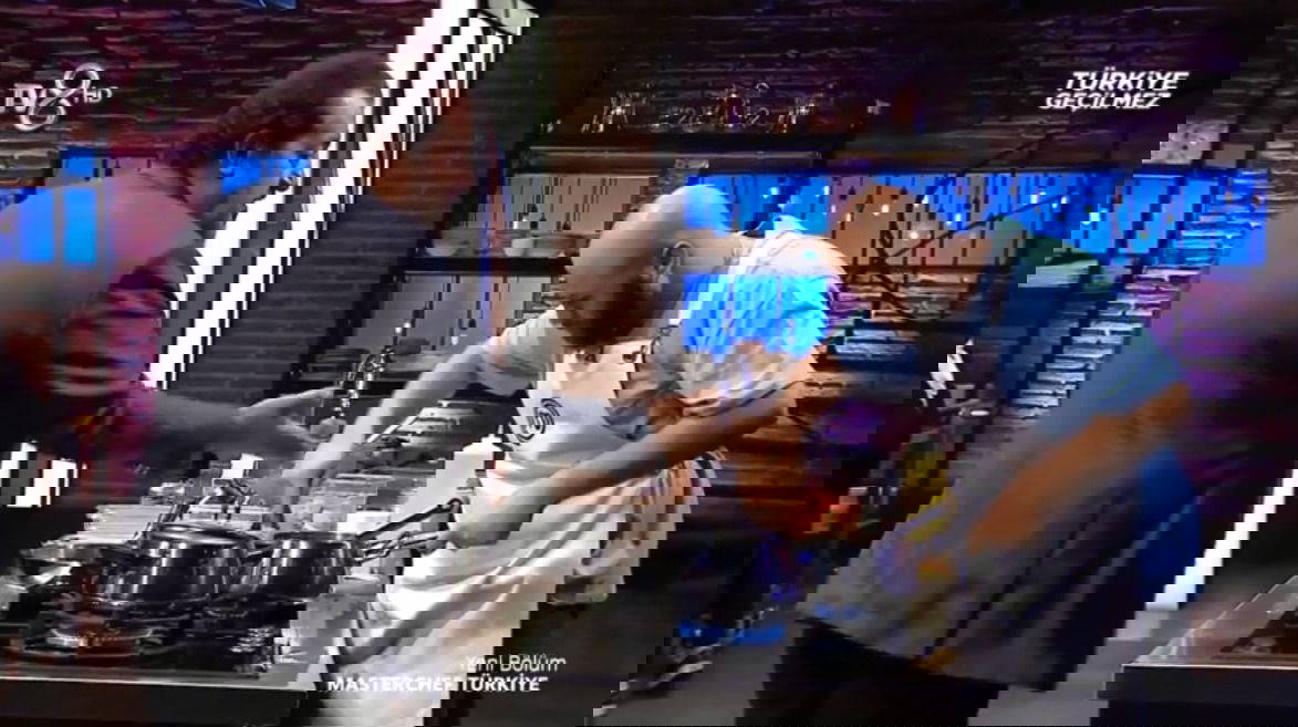 MasterChef'te yarışmacı parmağını kesti, sağlık ekipleri çağrıldı: 'Bu kan durmaz'