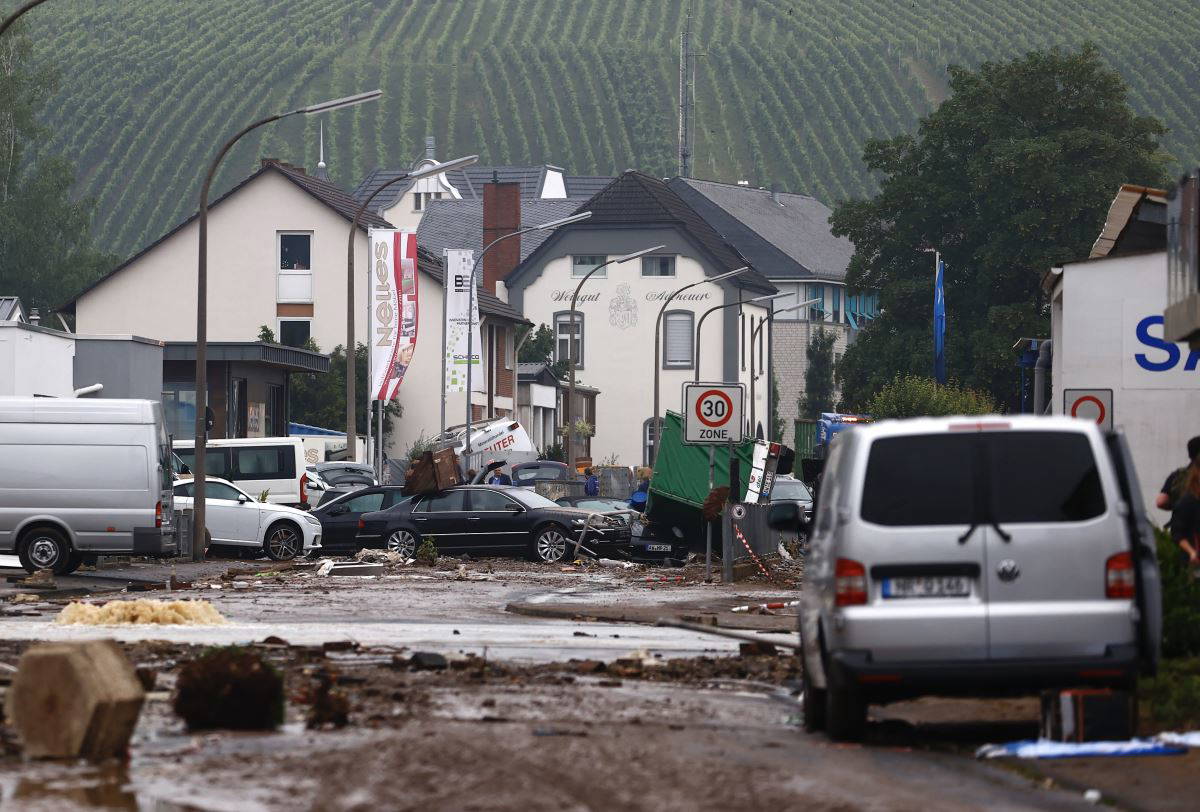 Almanya'da sel felaketi: Onlarca ölü, yüzlerce kayıp var!