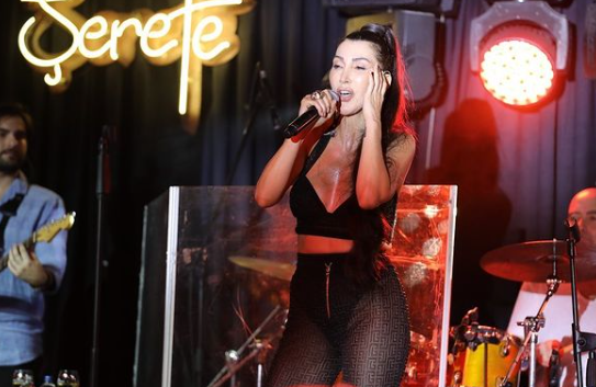 Kimseye anlatmamış: Hande Yener'den 1 yıl sonra gelen meme kanseri itirafı