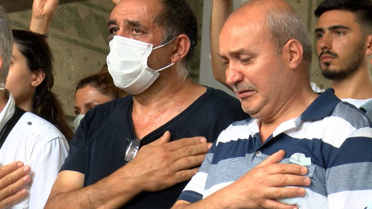 Müzisyen Yeliz Aykaç son yolculuğuna uğurlandı; Küçük kızı yoğun bakımda