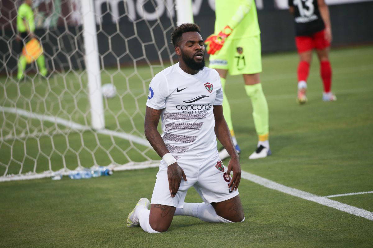 Hatayspor'da Aaron Boupendza'nın ismi, Fenerbahçe ile anılıyor