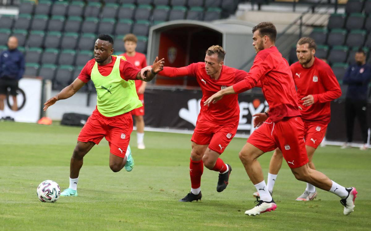 Galatasaray, PSV karşısında 5-1 mağlup oldu