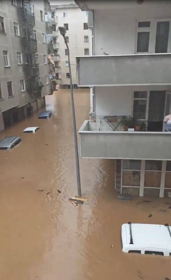 Artvin felaketi yaşıyor: Yoğun yağış sonrası Arhavi sular altında