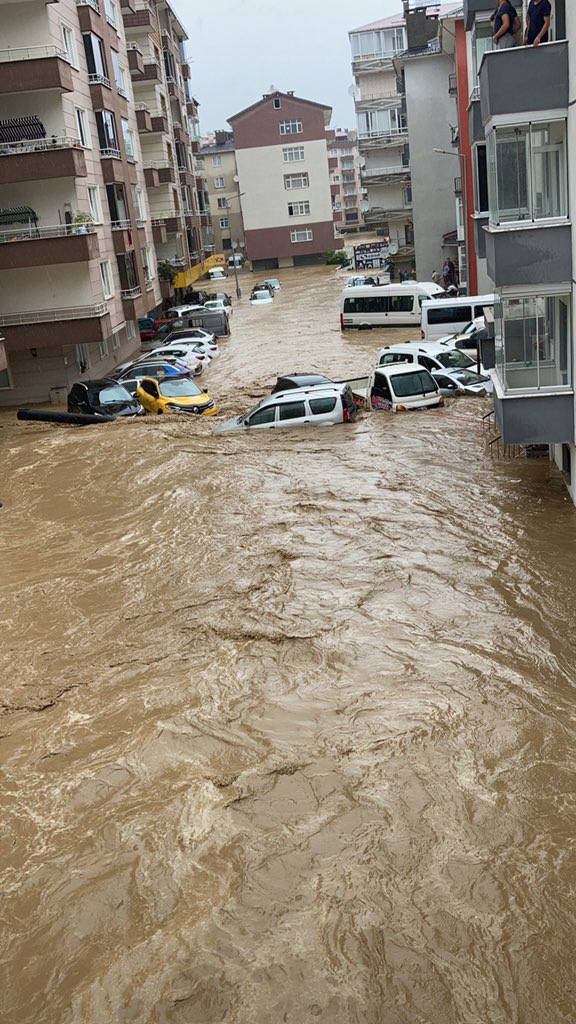 Artvin felaketi yaşıyor: Yoğun yağış sonrası Arhavi sular altında