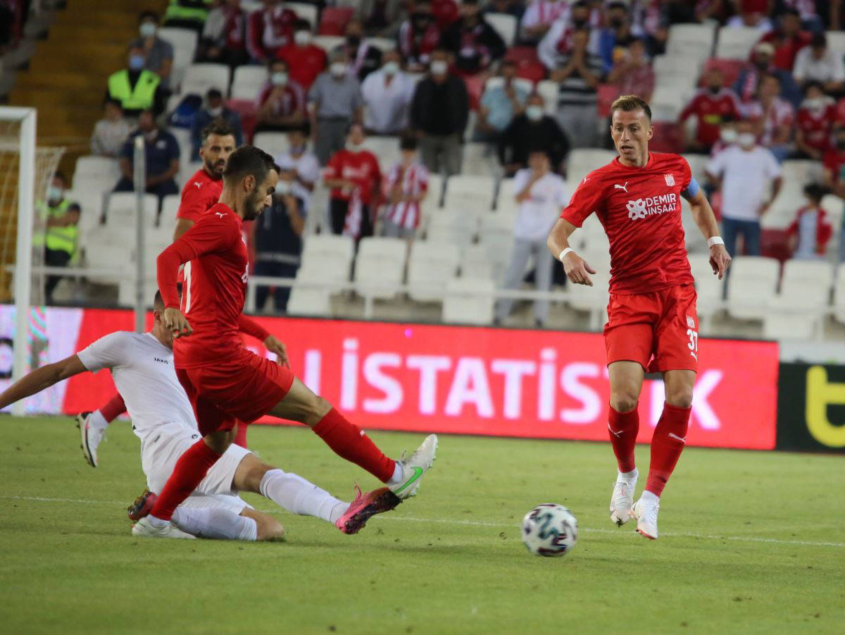 Sivasspor, Petrocub’u 1-0 mağlup etti