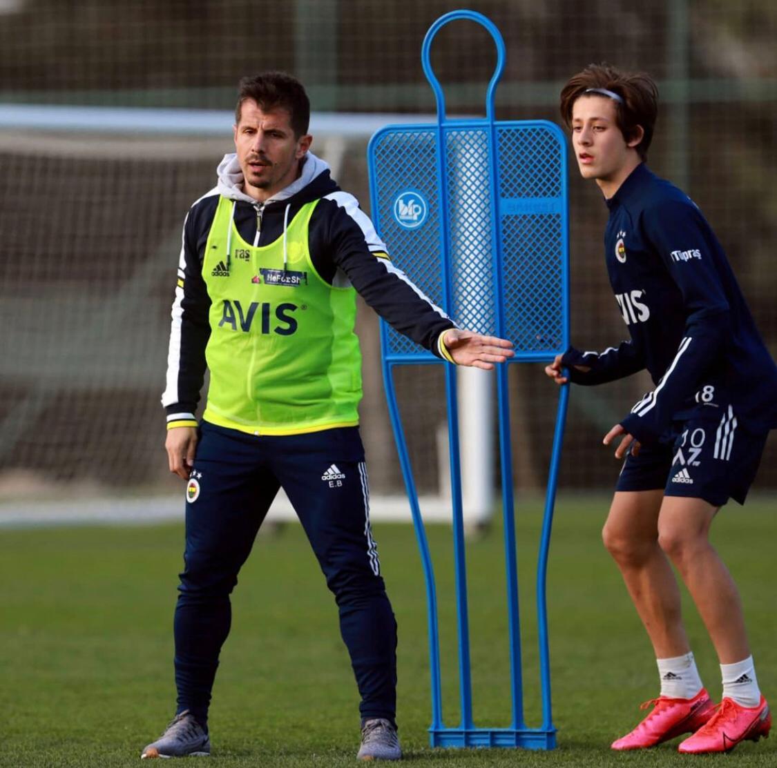 16 yaşındaki Fenerbahçeli Arda Güler parmak ısırtıyor!