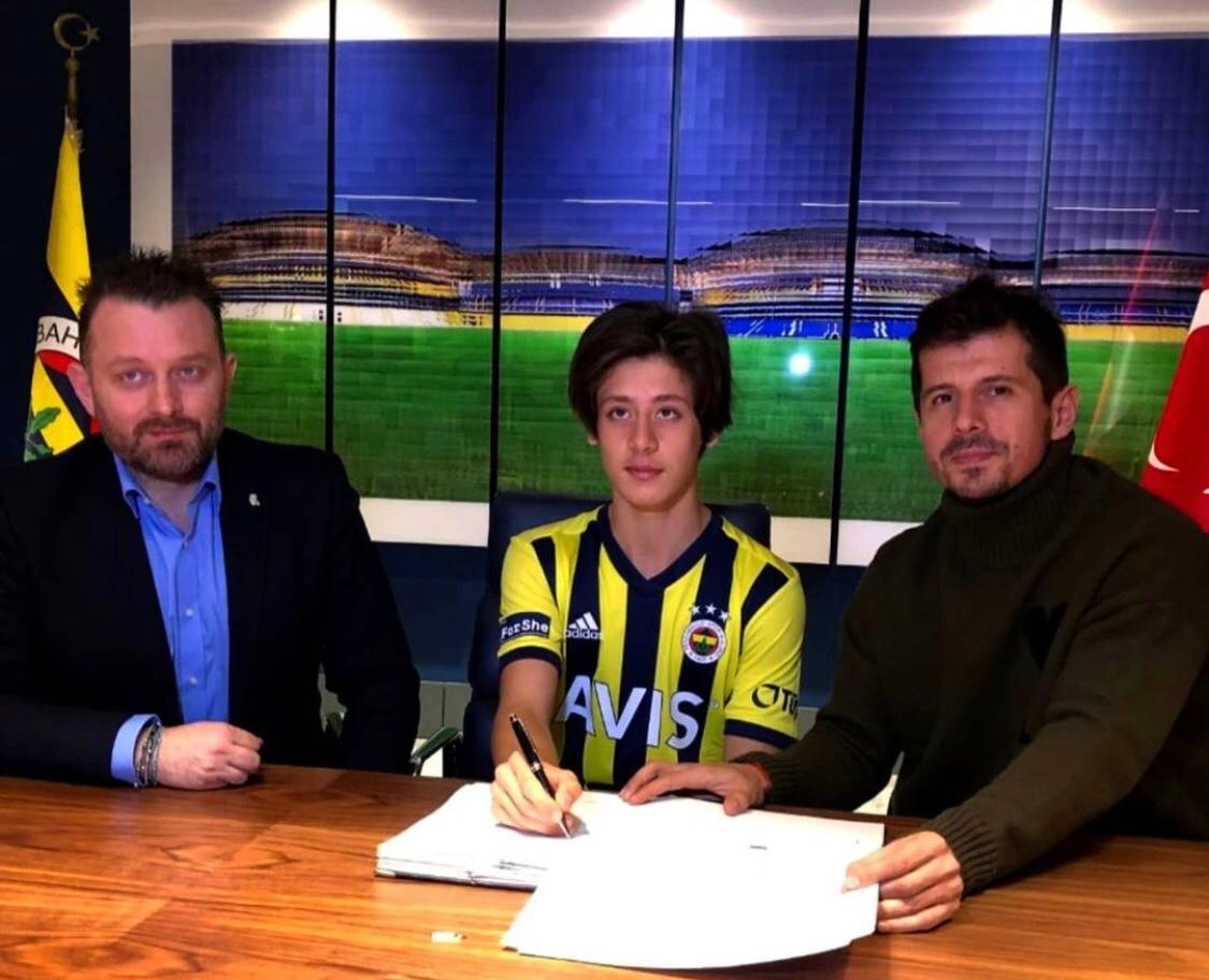 16 yaşındaki Fenerbahçeli Arda Güler parmak ısırtıyor!