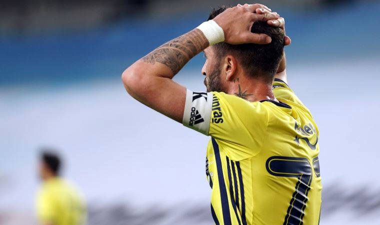 Fenerbahçe'de Gökhan Gönül, Topuk Yaylası kampına katılmadı