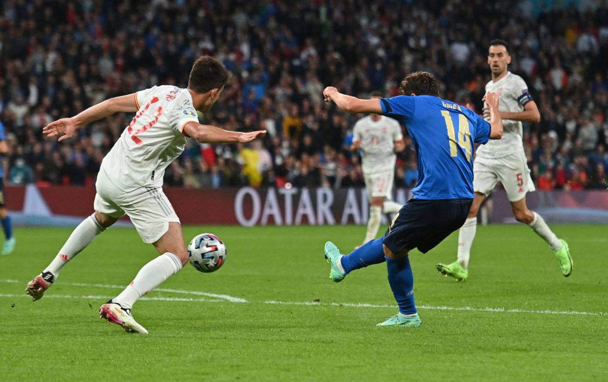 TRT spikeri Levent Özçelik'in İtalya - İspanya maçındaki hatası gündem oldu