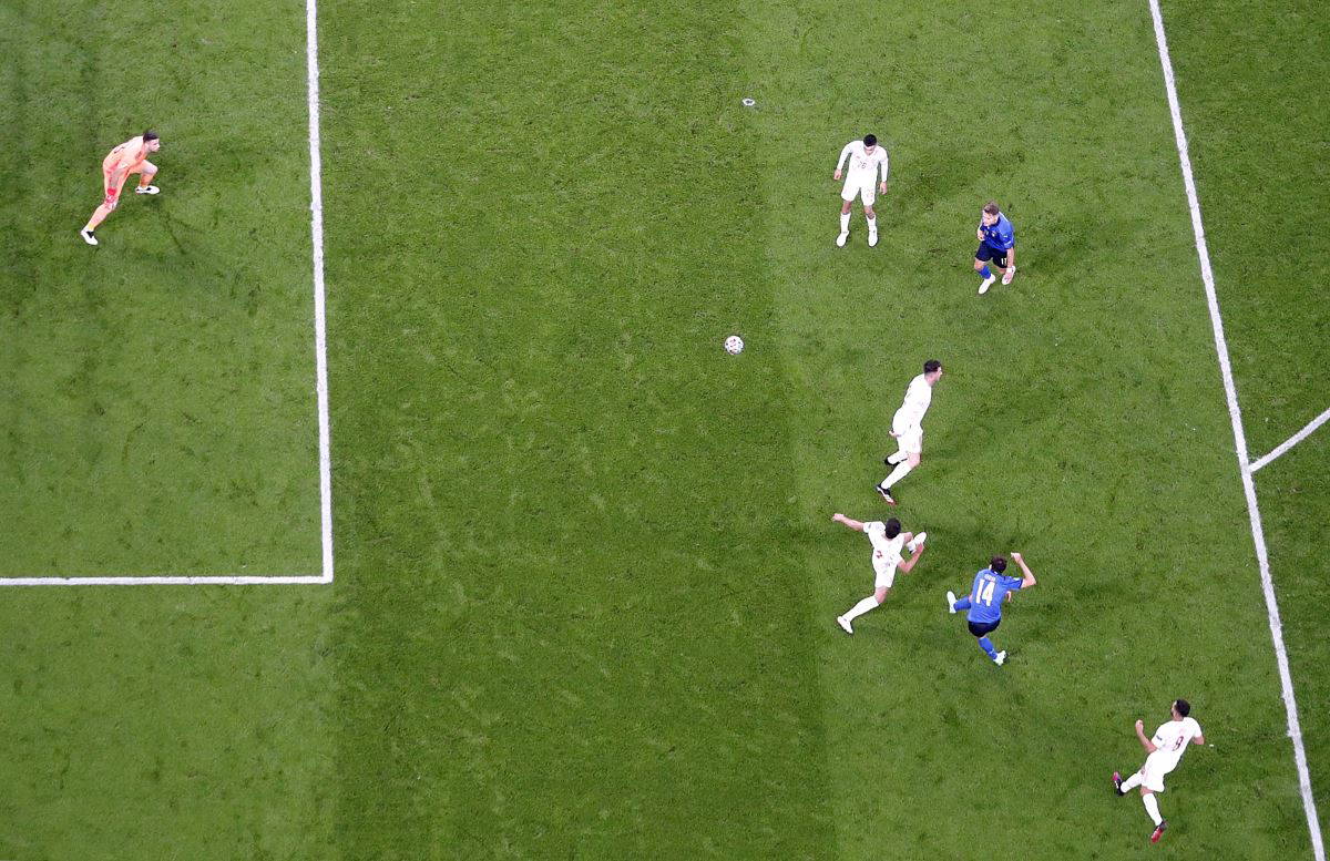 TRT spikeri Levent Özçelik'in İtalya - İspanya maçındaki hatası gündem oldu