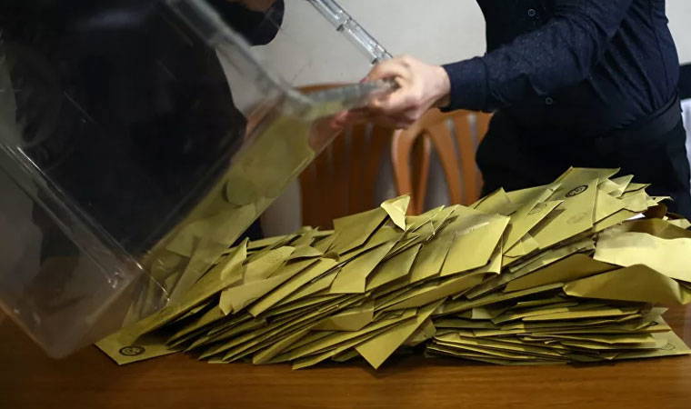 Metropoll anketi ortaya koydu: Genç seçmen kararsız! Protesto oy kullanacak