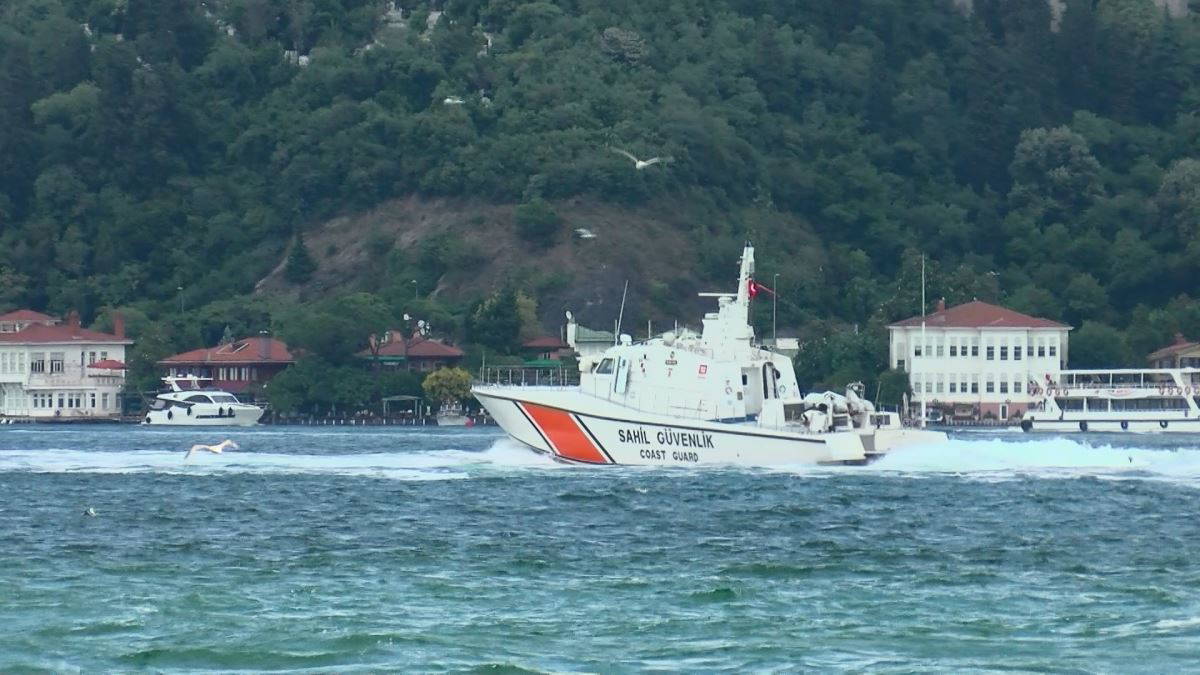 ABD savaş gemisi Boğaz'dan geçti (08.07.2021)