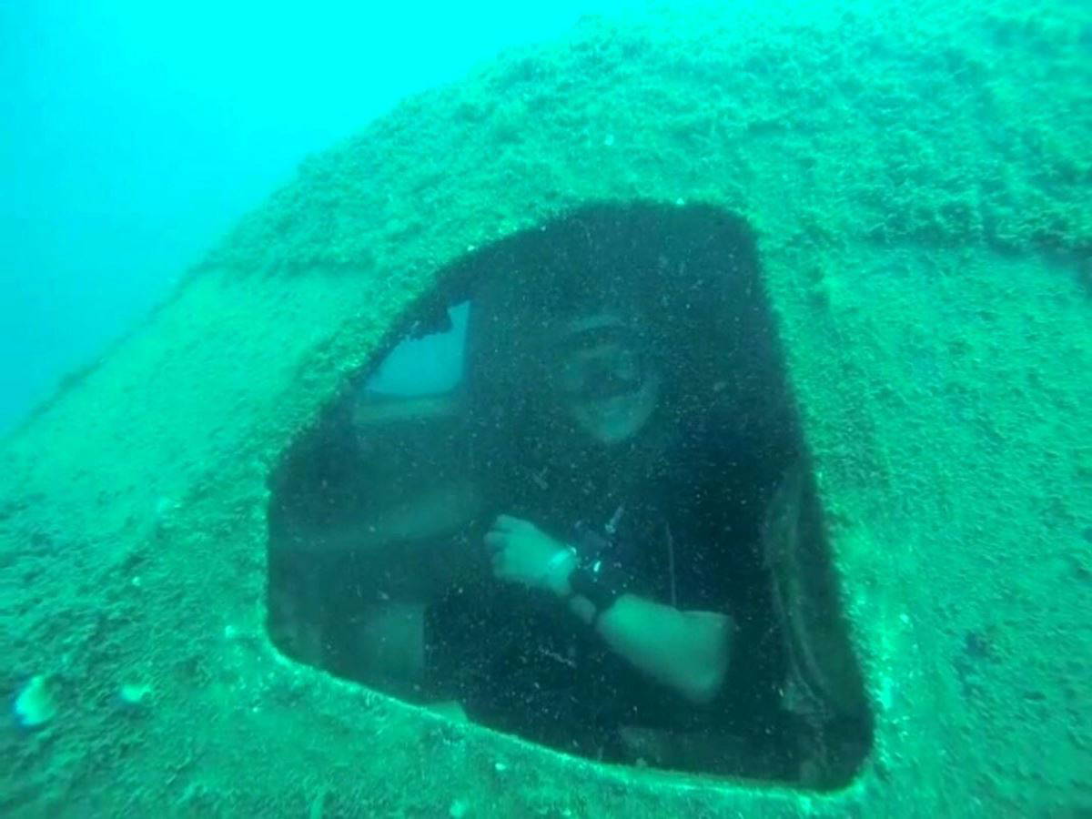 Kuşadası'nda uçak batığına yoğun ilgi
